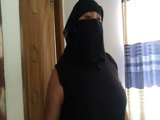 Burka Aur Hijab Arab Hot Muslim Padose Bade Gand Aur Bade Stan Vale Chache Ko Tapa Thap Choda Jab Uski Kamuk