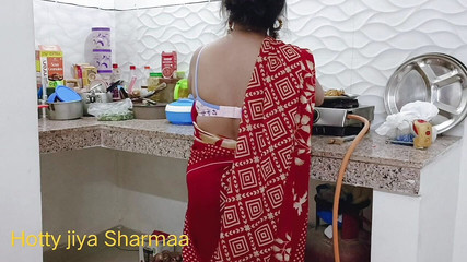 Stepsister Who Was Making Chowmin in the Kitchen Was Lapped up by Stepbrother as She Turned Him Into a