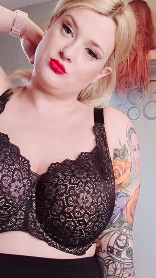 Leashed Armpit Worship