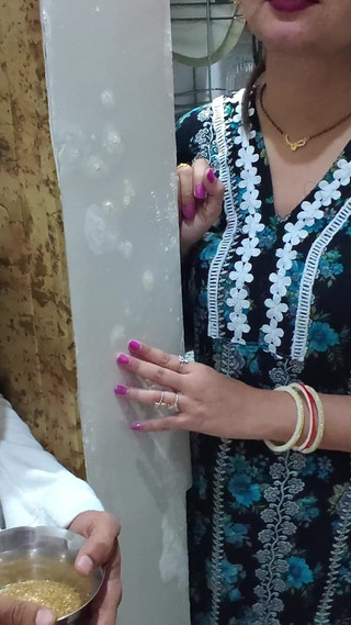 Bade Dudh Wali Paros Ki Bhabhi Ko Chini Mangne Ke Bahane Chod Diya ( Hindi Audio )