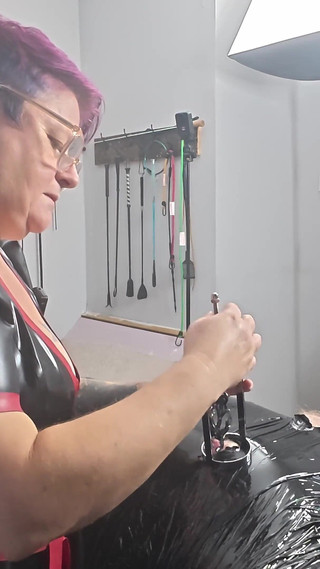 Mistrtess Izar Does Dexter