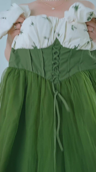 Quickly Putting on a Beautiful Dress