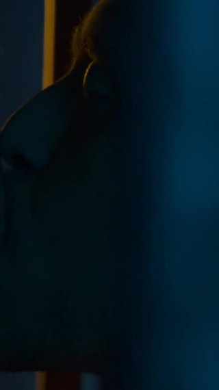 Deeply bitten in threesome action