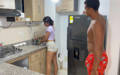Big Ass Step Sister Fucks Step Brother in the Kitchen After Seeing His Huge Cock Until His Ass Is Filled with a Lot of Cum