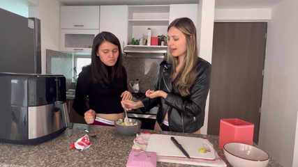 We Prepare Creamy Strawberries and Have Fun