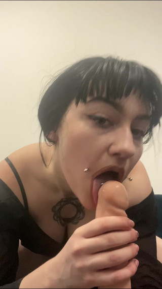 A Working Throat Does a Royal Blowjob and Gets a Dose of Cum!