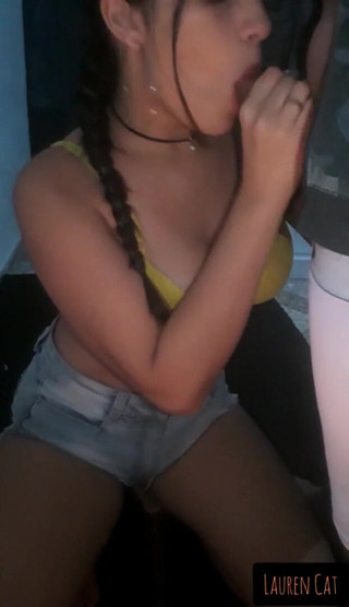 Gave a Blowjob and Received a Cumshot in Her Mouth