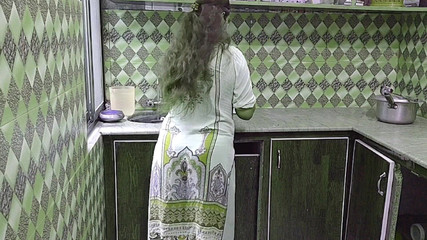 Indian Desi Stepaunty Kitchen Mai Kam Kr Rahi Thi Pati Ny a K Gand Pakar Li Aur Bohat Chudai Ki Gand Phar D Hindi Audio Xxxxx Sex