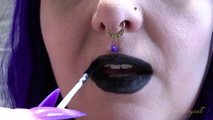 Gothic Lip Tease