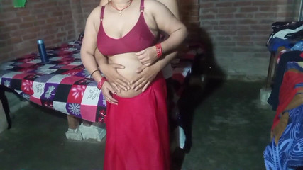 Laal Sari Me Bhabhi Ji Looks Very Hot and Sexy.