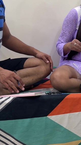 Grabfuck - Distracted From the Game - Lost Her Virginity Stepdaughter Ended with Passionate Sex on the Parents' Bed in Hindi