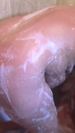 Cheyenne & Catalia - Lesbian Bath Time