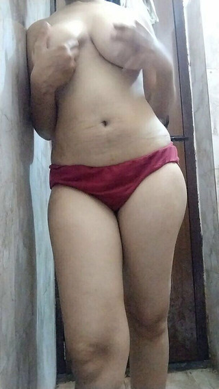 Hot Stepsister Made a Video After Seeing Naked Stepsister Taking Bath