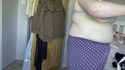 Real Amateur Chubby Girl with Tattoos Tries on Bras and Dresses for You