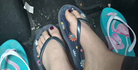 Nicoletta's Adorable Little Feet in Flip-flops Press on the Pedals and Orgasm Hairy Pussy in the Car