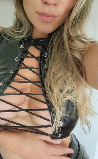 What Do You Guys Think of This Look? I Really Like It