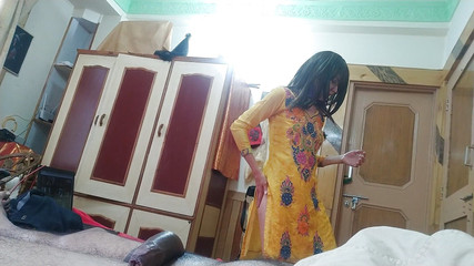 Bolly Karma 061: Flash Ass, Move Sexy