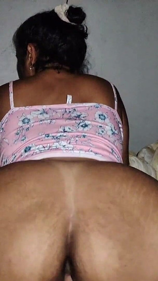 Follo a Madrastra India Su Gran Culo Grande