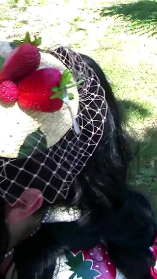 Miss Strawberry Retro Picknick in Italy