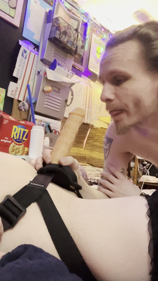 Deep Throat Pegging His Face