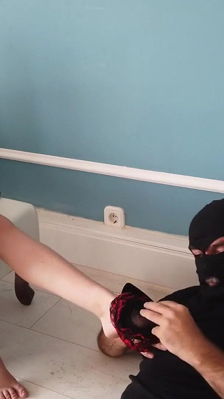 I worship the feet of a young lady