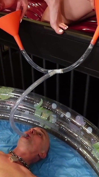 Trichter Pisse Mit Miss Medea