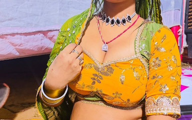 Stepmom Fingering Her Pussy and Huge Ass Show