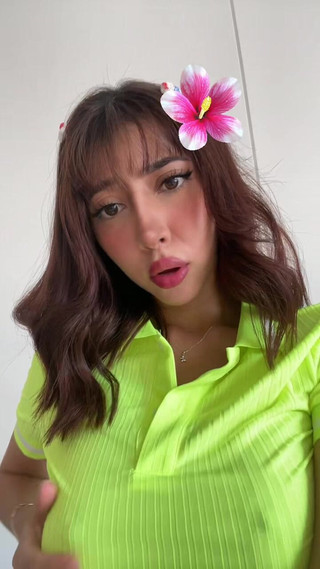 I'm so Hot. Come Check It Out