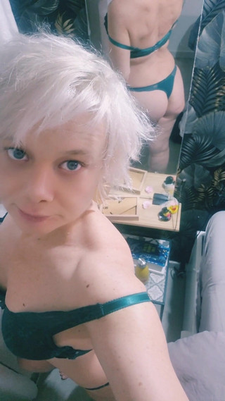 Do You Like Mature Women? Well, I'm Here