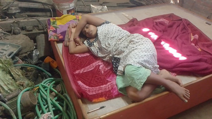 Natural Desi Hot Beutiful Girl Sex in Home