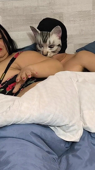 Loving Stepmom, Solo Fans in Slow Motion, in Bed