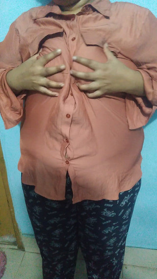 A 19-year-old Girl Has Sex Alone in a Room When She Is Sexually Aroused