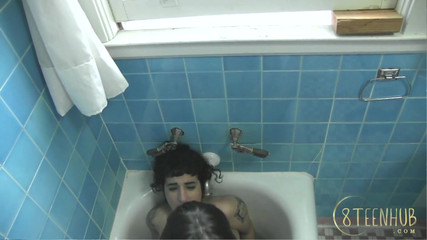 8teenhub - Sandy Bottoms and Arabelle Raphael Get off in the Bathtub