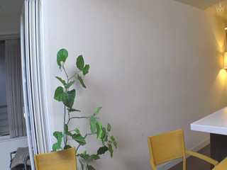 A married woman who is threatened and falls by seeing an affair site by an unemployed brother -in -law.