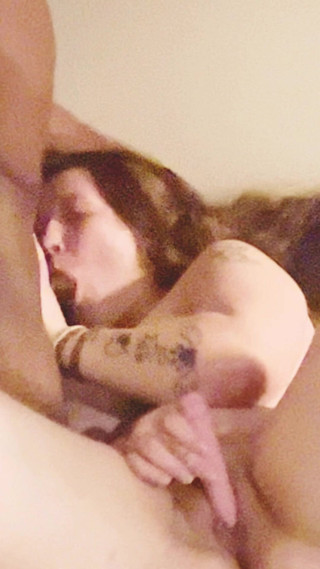 She Gets Her Pussy Eat and Then Decides to Gives a Blowjob