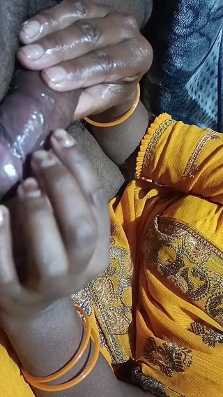 Desi Bhabhi Gave a Handjob and Then Got Her Ass Fucked