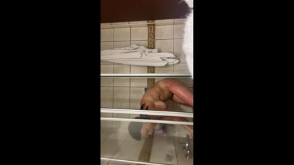 Alice Pissing and Fingering in Shower