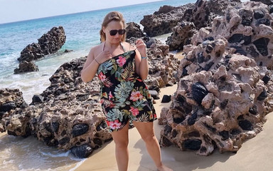 Outdoor Beach Piss with Cum Pussy!