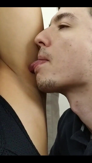 Who Here Loves Sweaty Body and Axillism