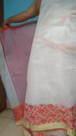 Wife gets hot in front of Stepfather in law and takes off her saree - Indian sex