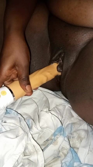 This Sugarmommy Made Herself Squirting by Her Vibrator