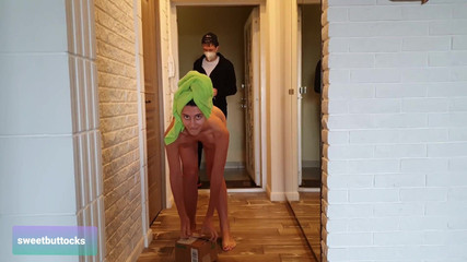 Hot Stepmom Meets Deliveryman Completely Naked