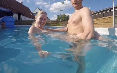 Julia Have Sex! Poolparty!