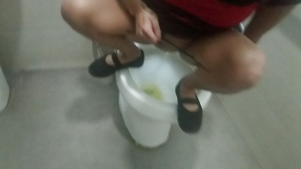 Pregnant wife wants to pee so bad