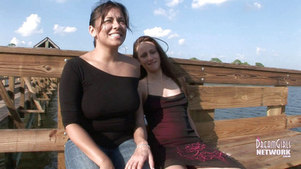 Two Latinas twerking naked