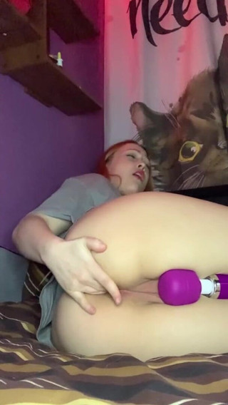 I Play with the Ass with My Finger and Vibrate the Pussy!