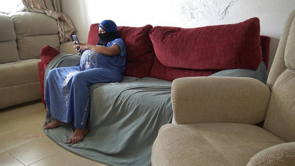 Syrian Refugee Is Disturbed by Her Geman Roommate in Berlin