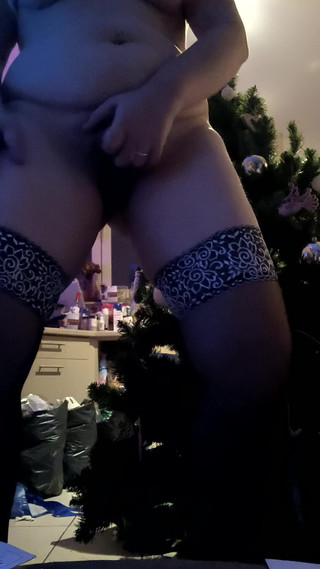 Playing with my wet & juicy pussy