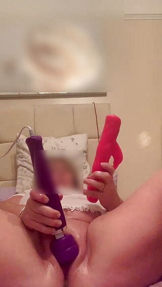 Julie Cunningham wanking on webcam climax