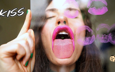 Naughty Noisy Pinky Kiss